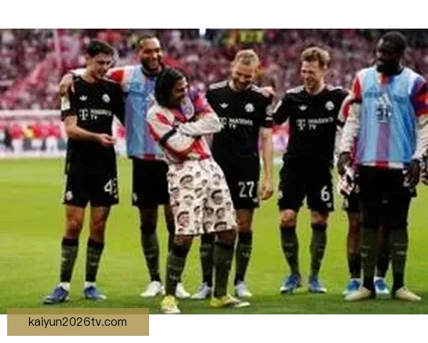 格纳布里与戈雷茨卡携手上演拜仁精彩庆祝瞬间